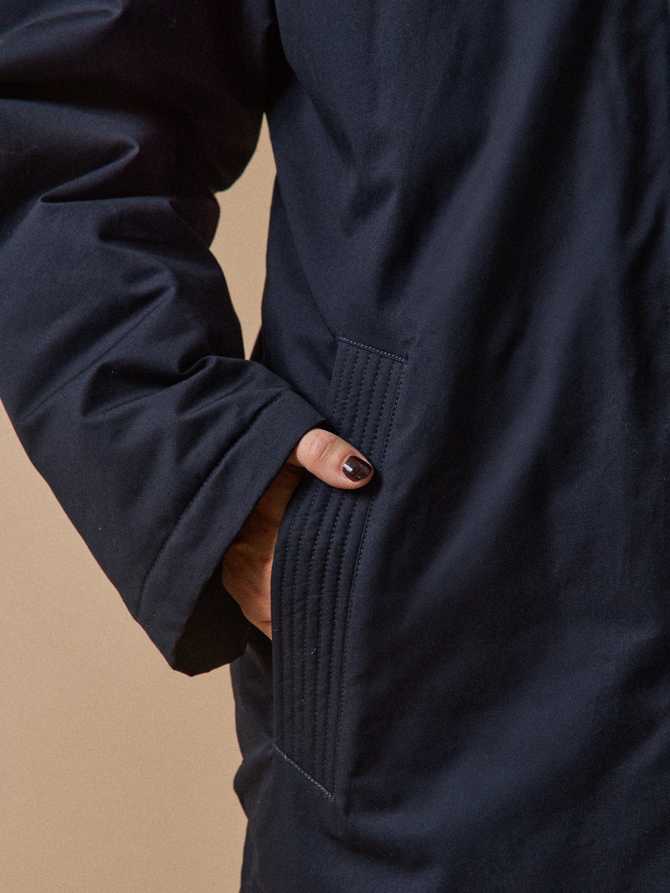 Women's mid-length parka with faux-fur lining - Image 5