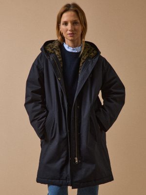 Women's mid-length parka with faux-fur lining