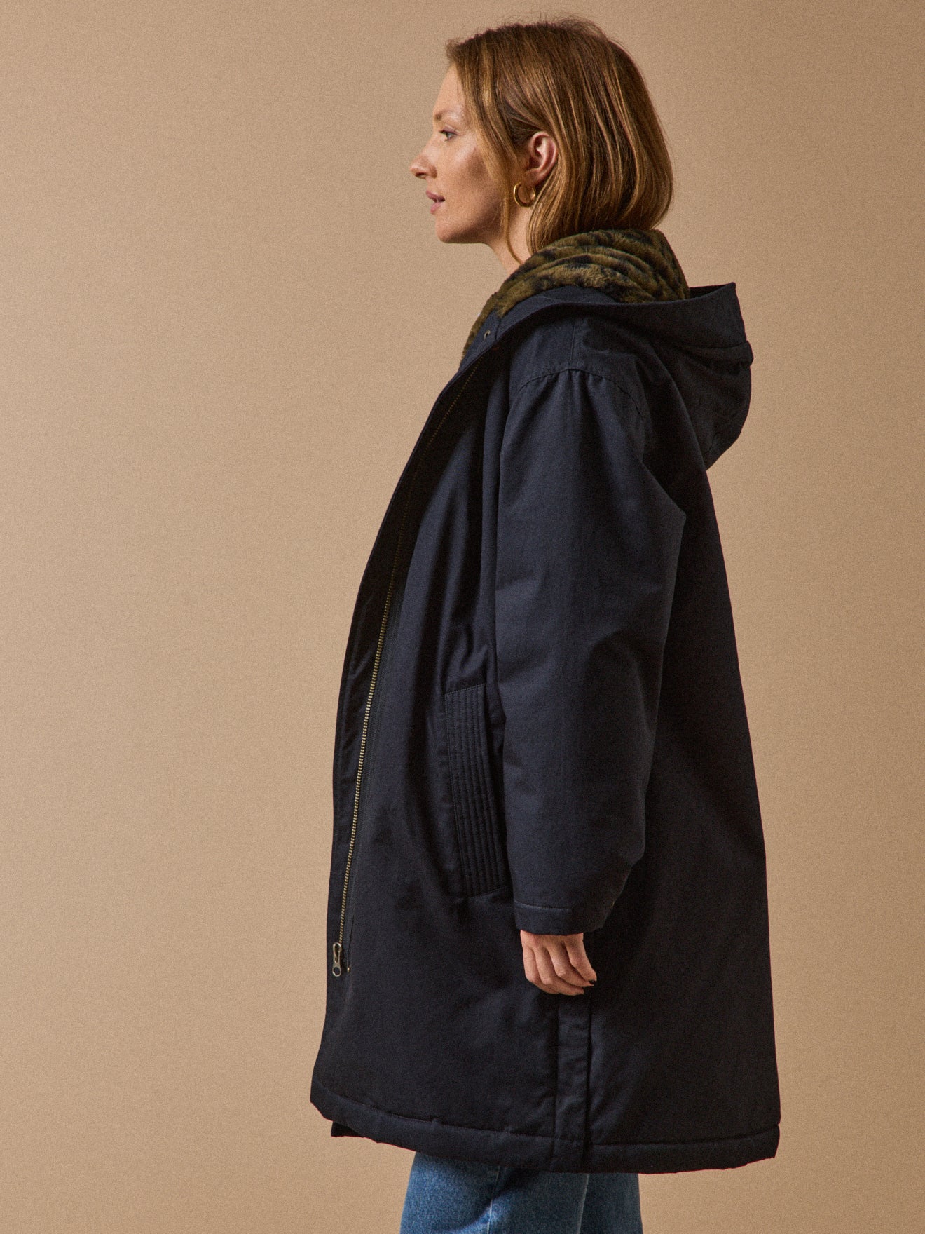 Women's mid-length parka with faux-fur lining - Image 2