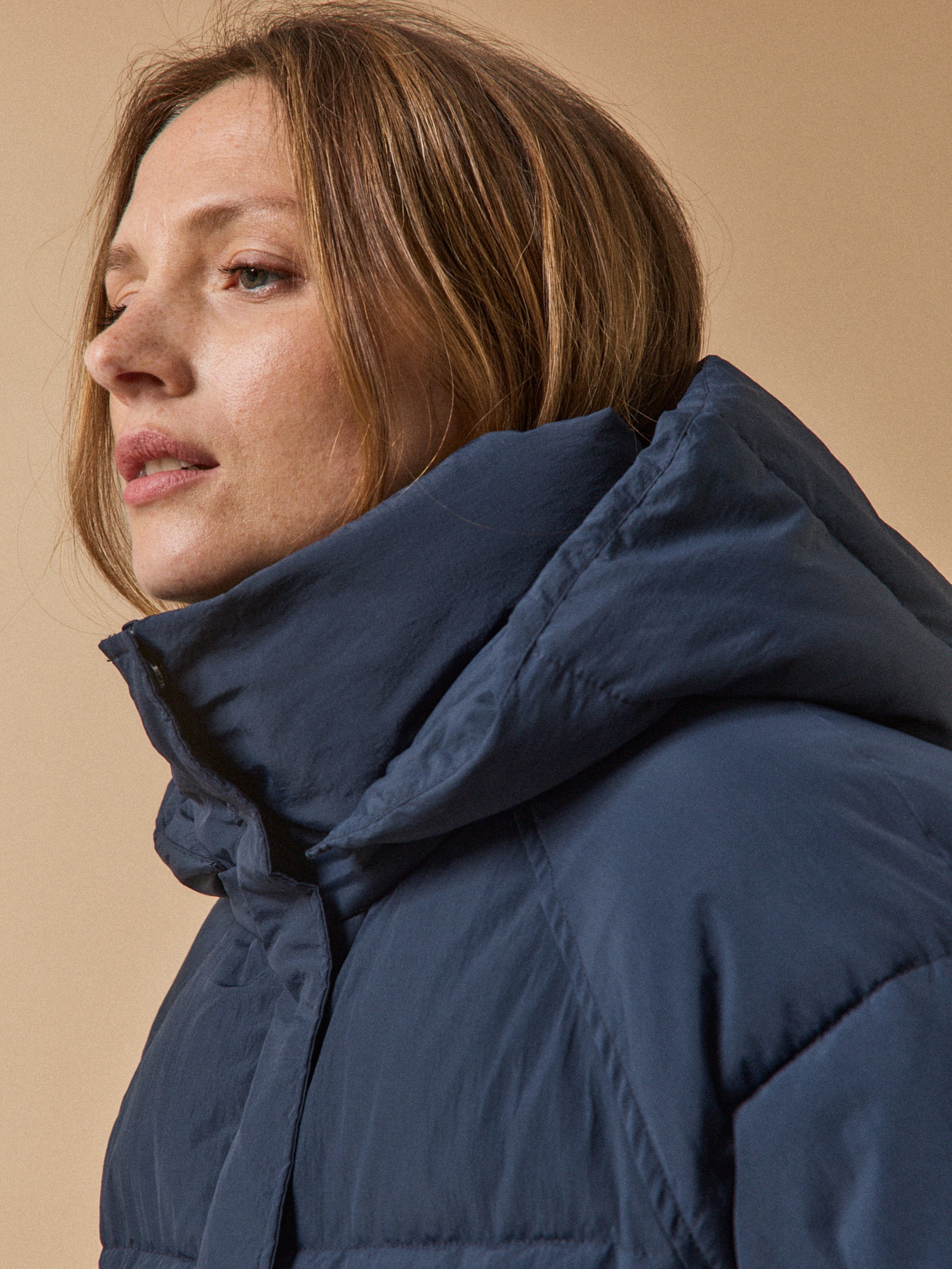 Women's short quilted puffer jacket - Image 4