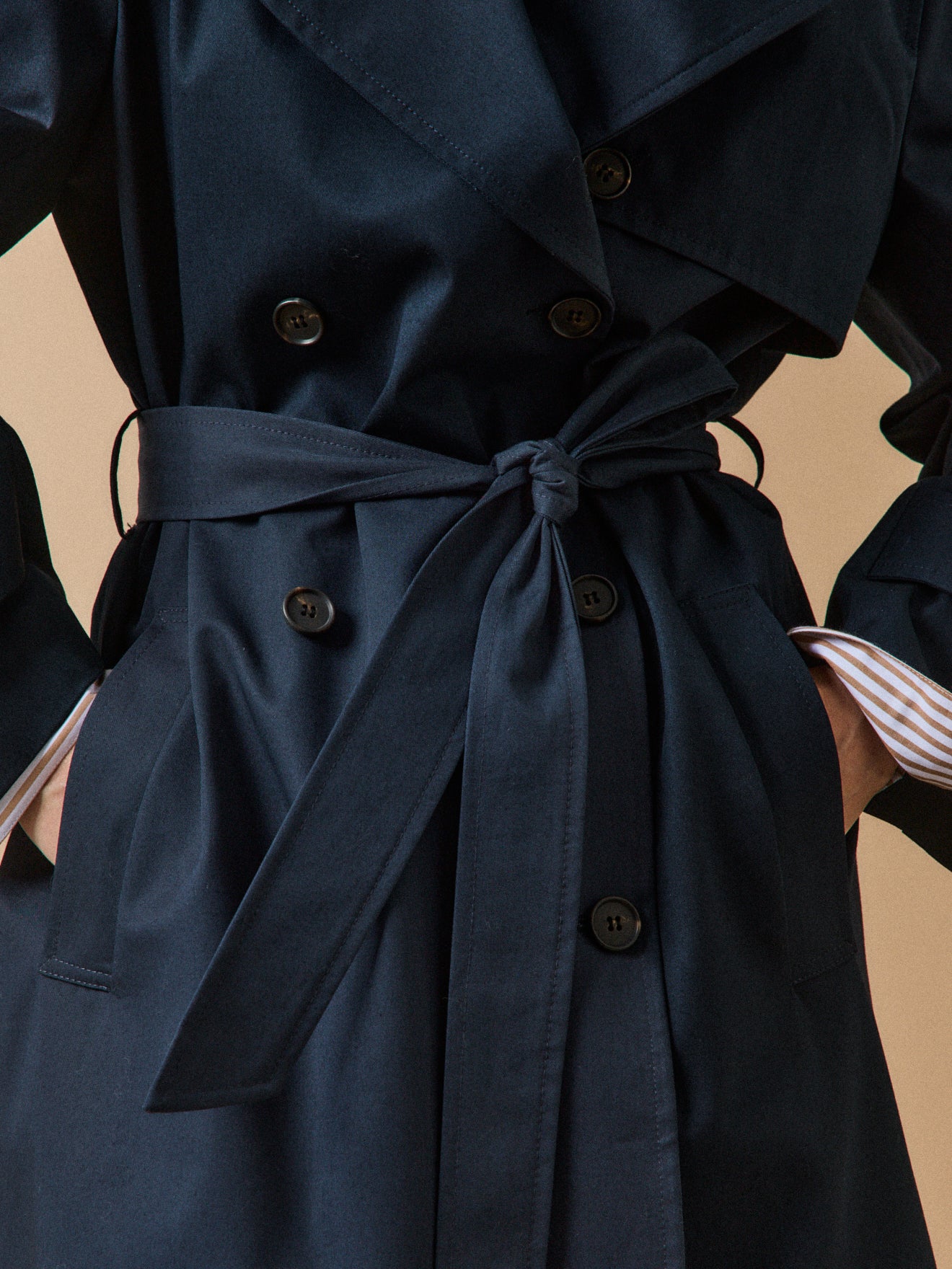 Women's long organic cotton trench coat with notched lapels - Image 3