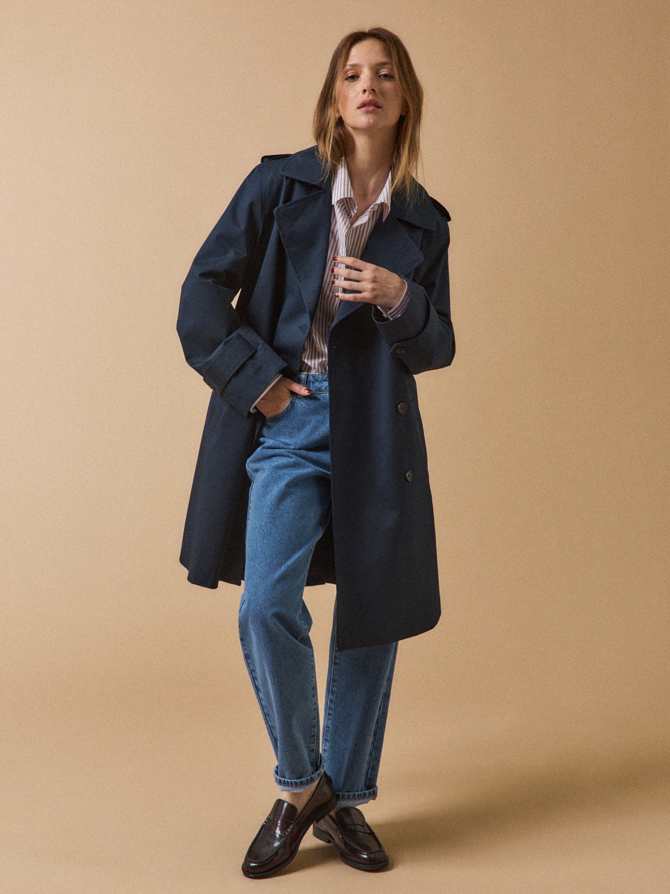 Women's long organic cotton trench coat with notched lapels - Image 5