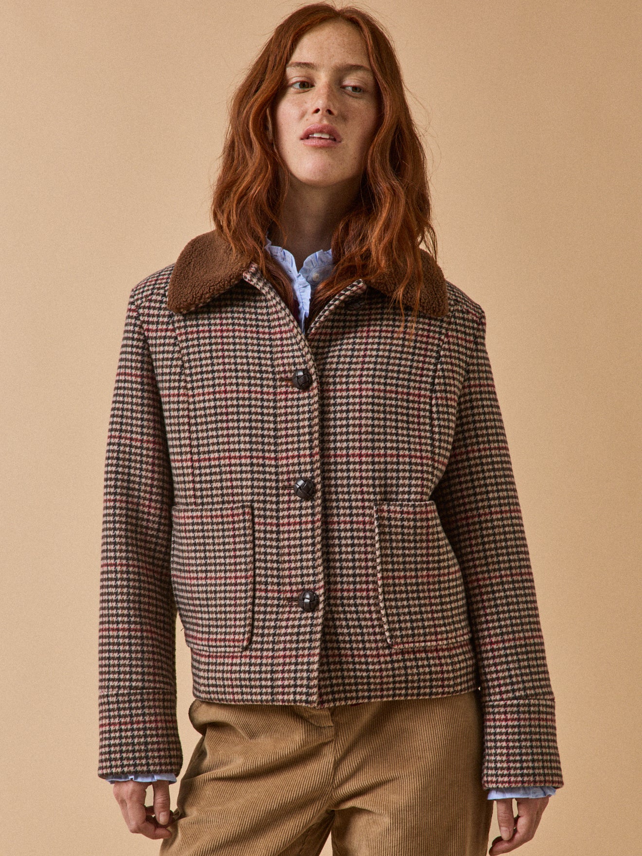 Women's short checked woolen coat with faux-fur lining - Image 8