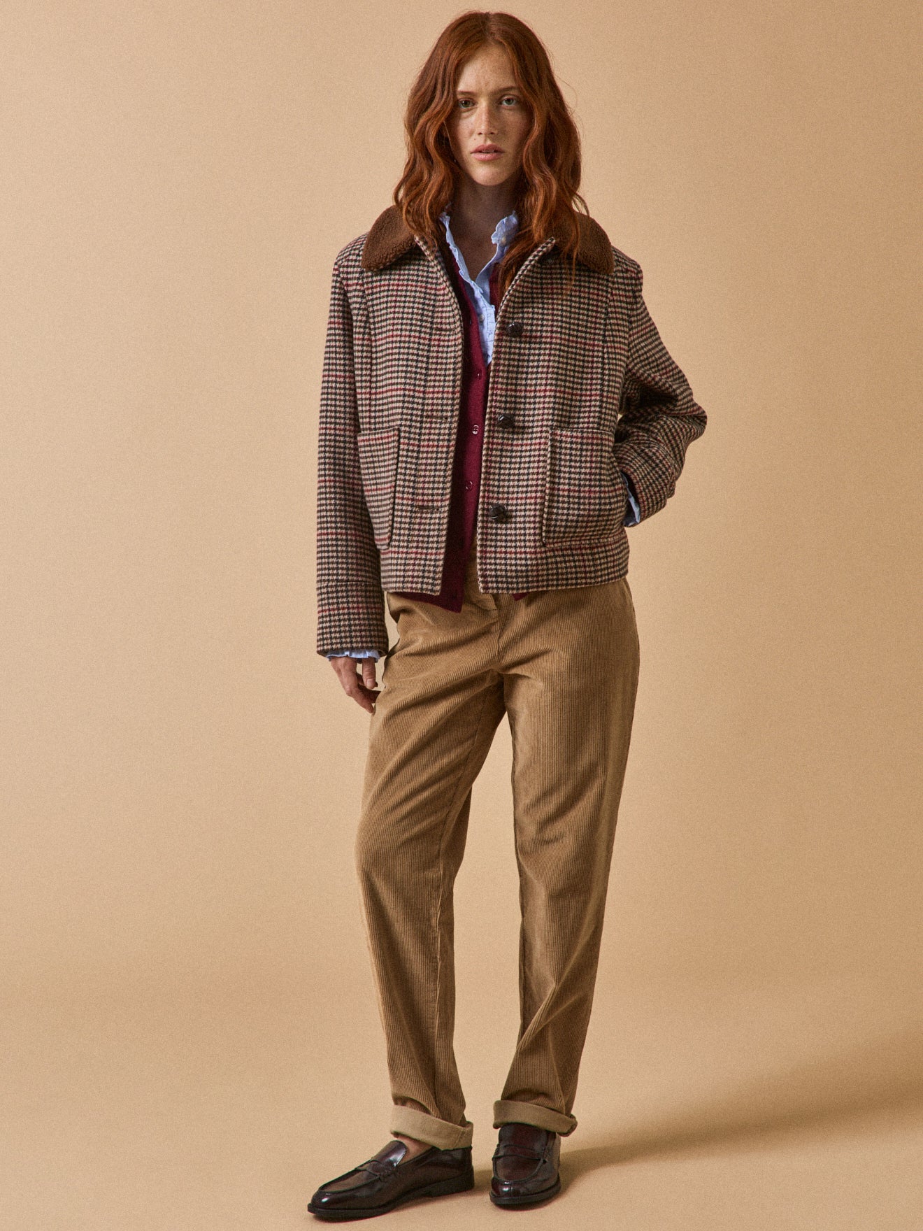 Women's short checked woolen coat with faux-fur lining - Image 7