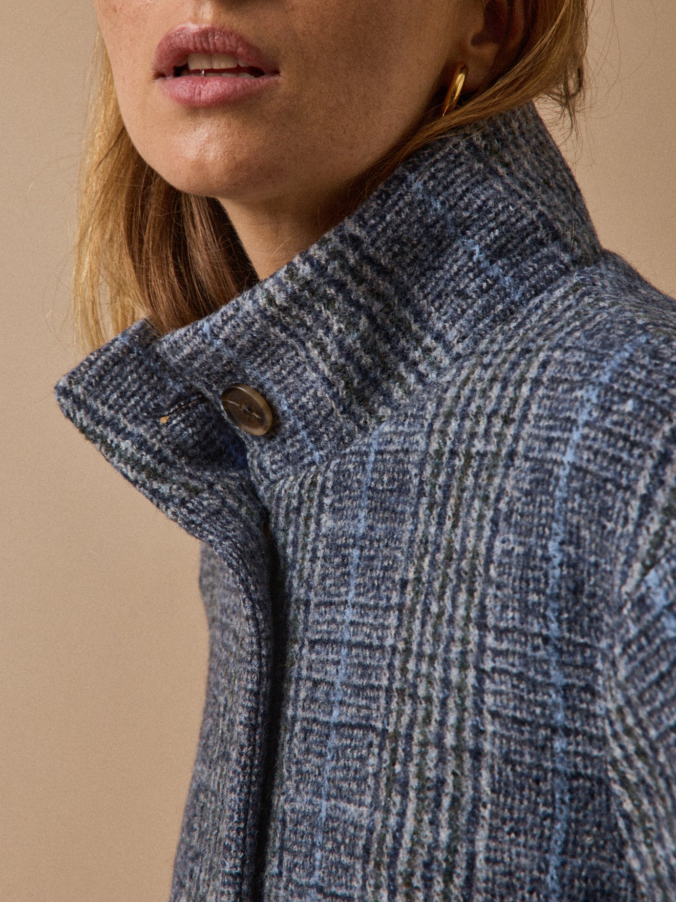 Women's check wool cloth coat with high neckline - Image 4