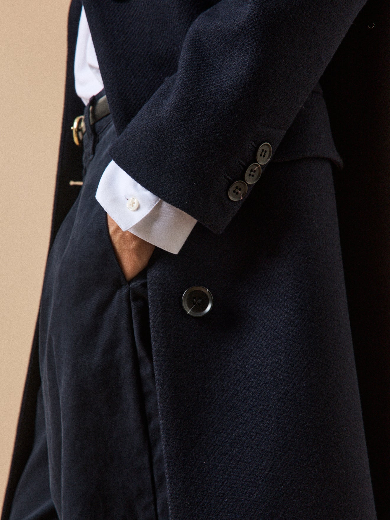 Women's long plain woolen coat with notched lapels - Image 5