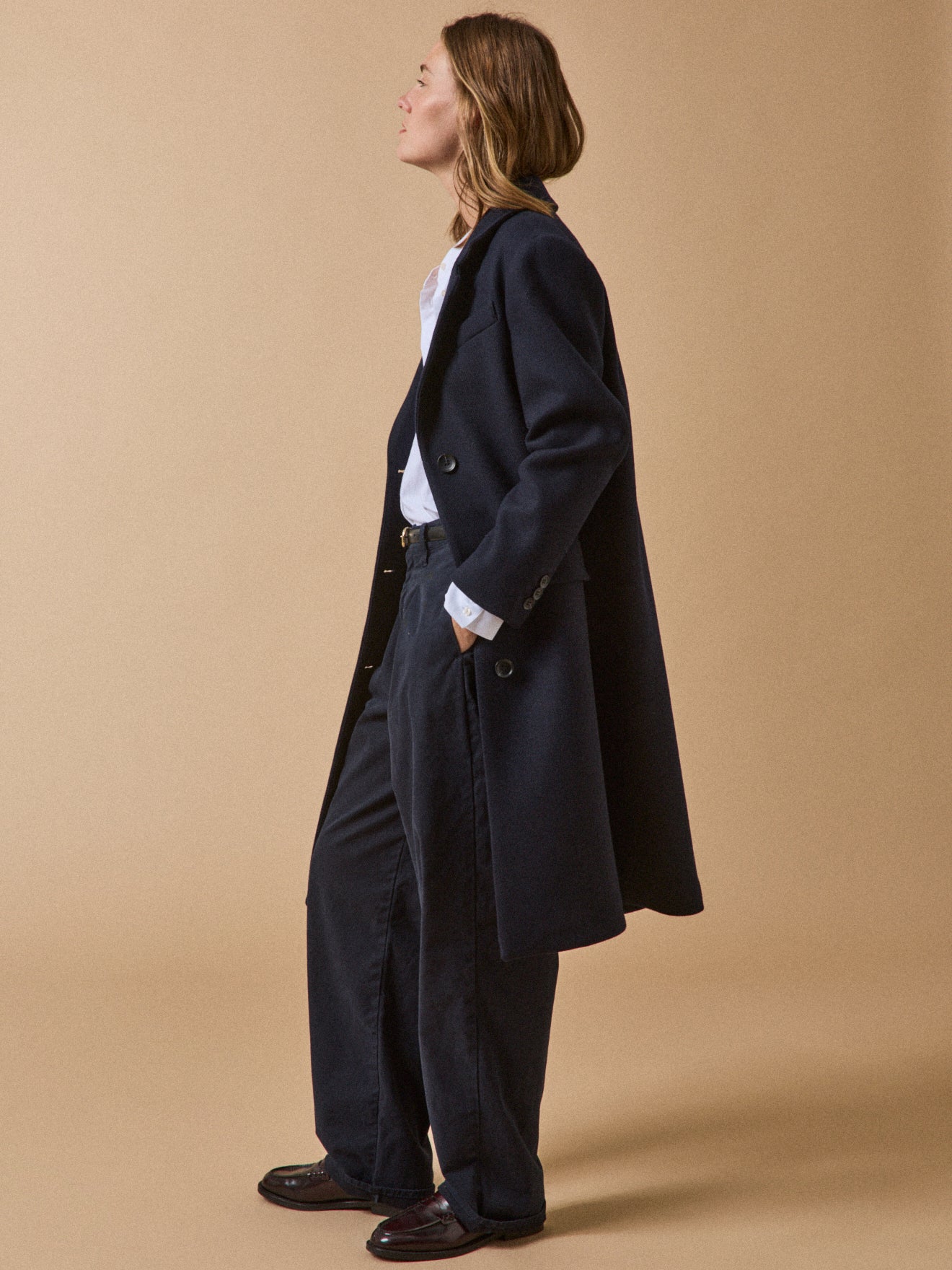 Women's long plain woolen coat with notched lapels - Image 2