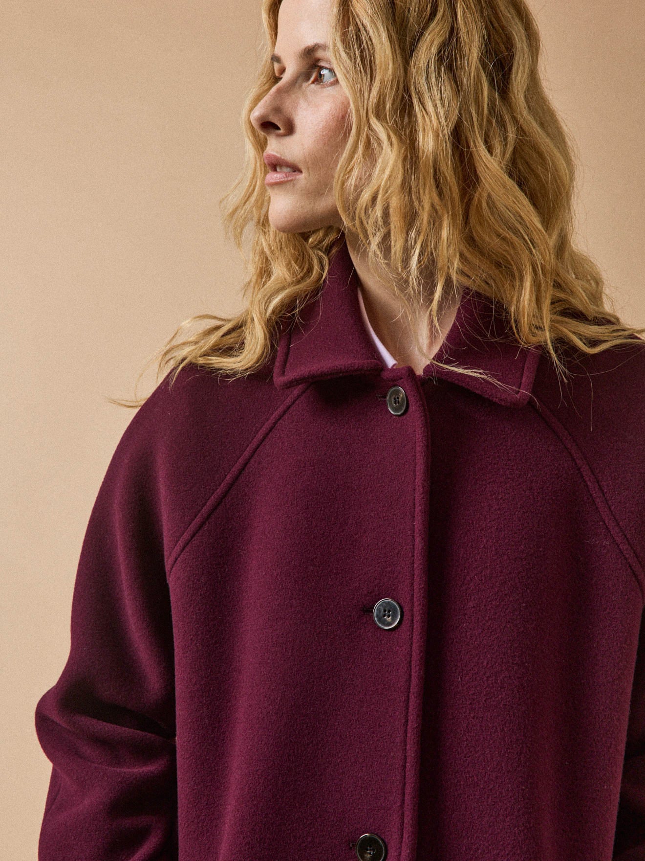 Women's plain mid-length woolen coat - Image 4