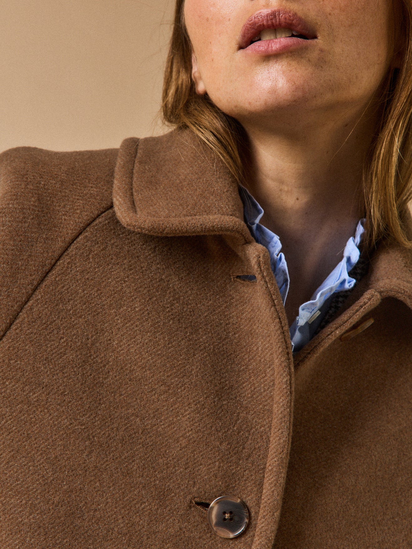 Women's mid-length woolen coat with raglan sleeves - Image 4