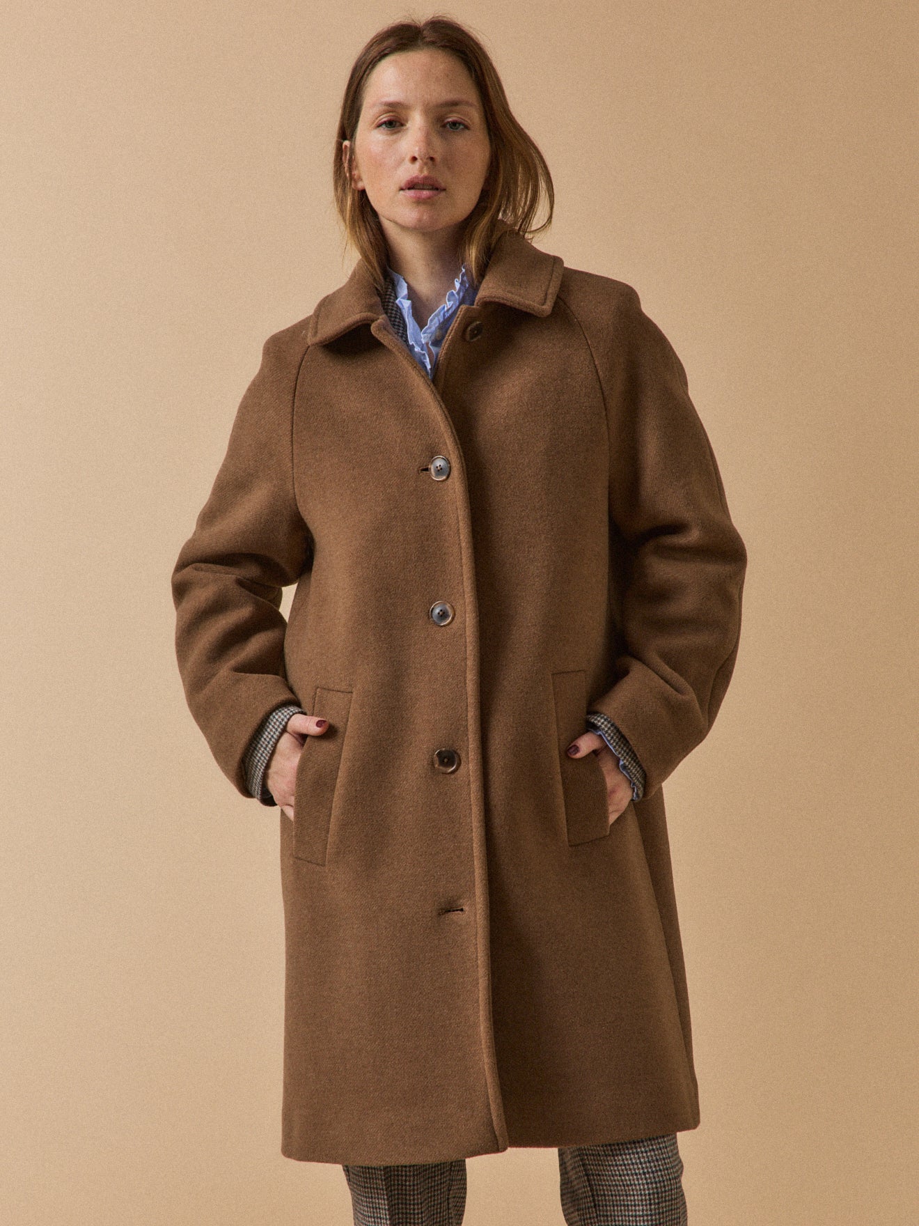 Women's mid-length woolen coat with raglan sleeves - Image 6