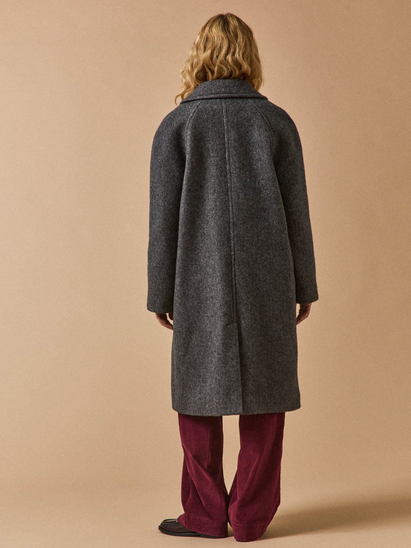Women's oversize mid-length woolen herringbone coat - Image 3