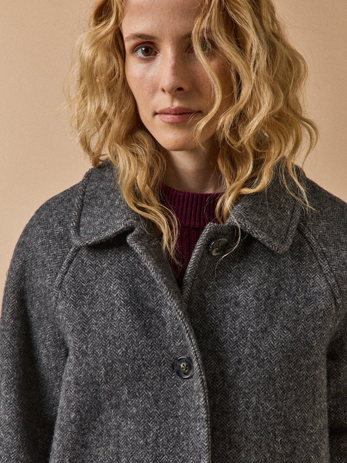 Women's oversize mid-length woolen herringbone coat - Image 4