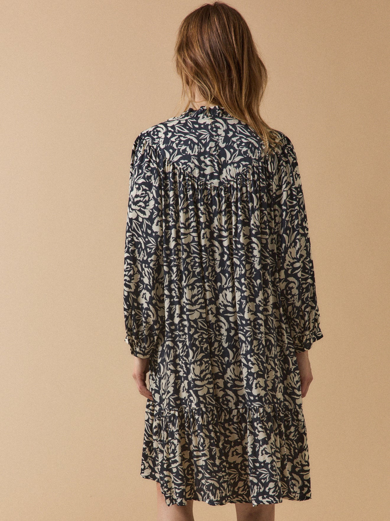 Women's short Luna-print viscose sheath dress - Image 3