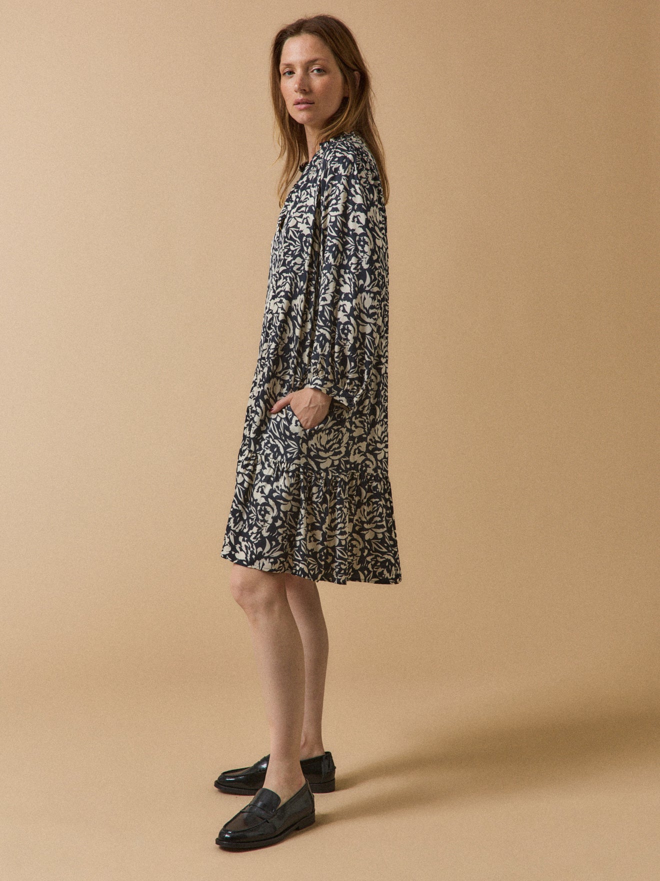 Women's short Luna-print viscose sheath dress - Image 2