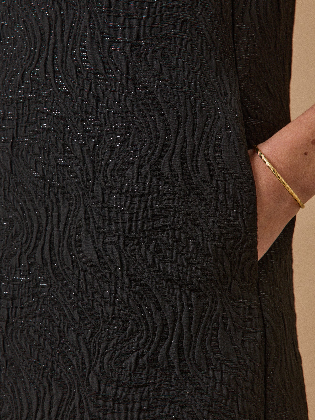 Women's short textured jacquard dress - Image 4