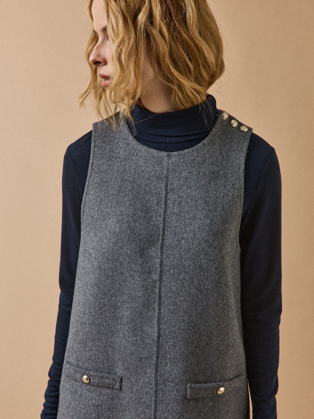 Women's short sleeveless dress in a double-sided woolen fabric - Image 5