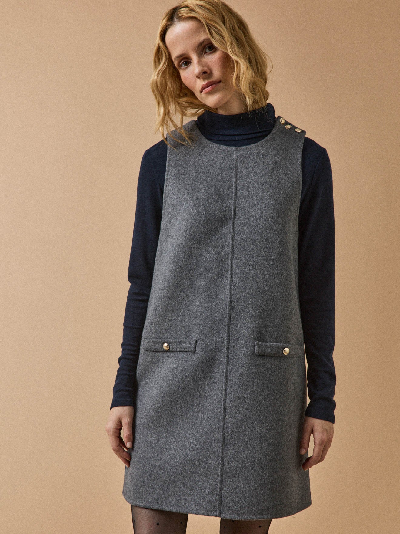 Women's short sleeveless dress in a double-sided woolen fabric