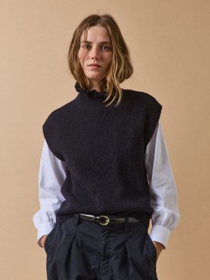 Women's sleeveless sweater with ruffled neckline