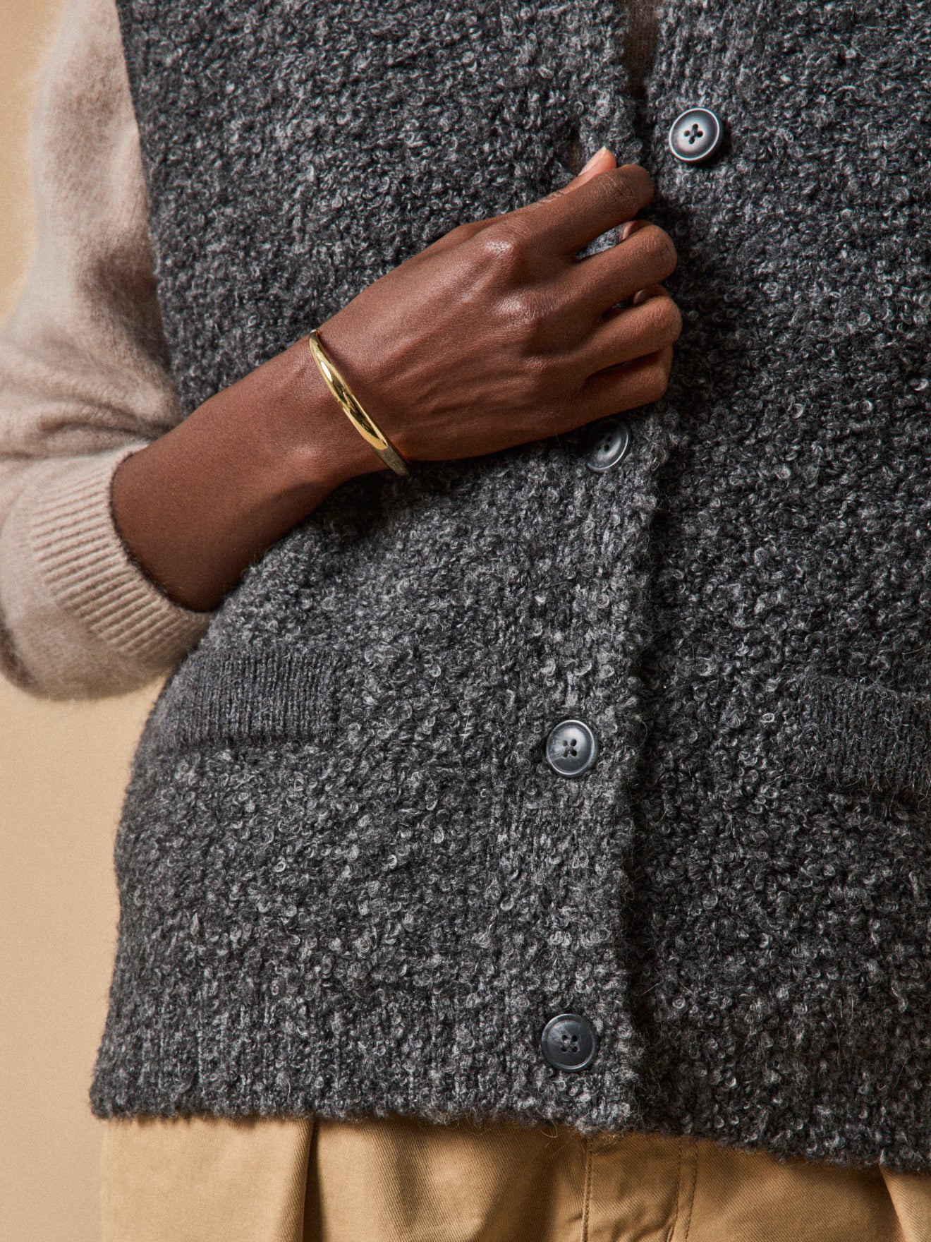 Women's sleeveless bouclé knit sweater - Image 4