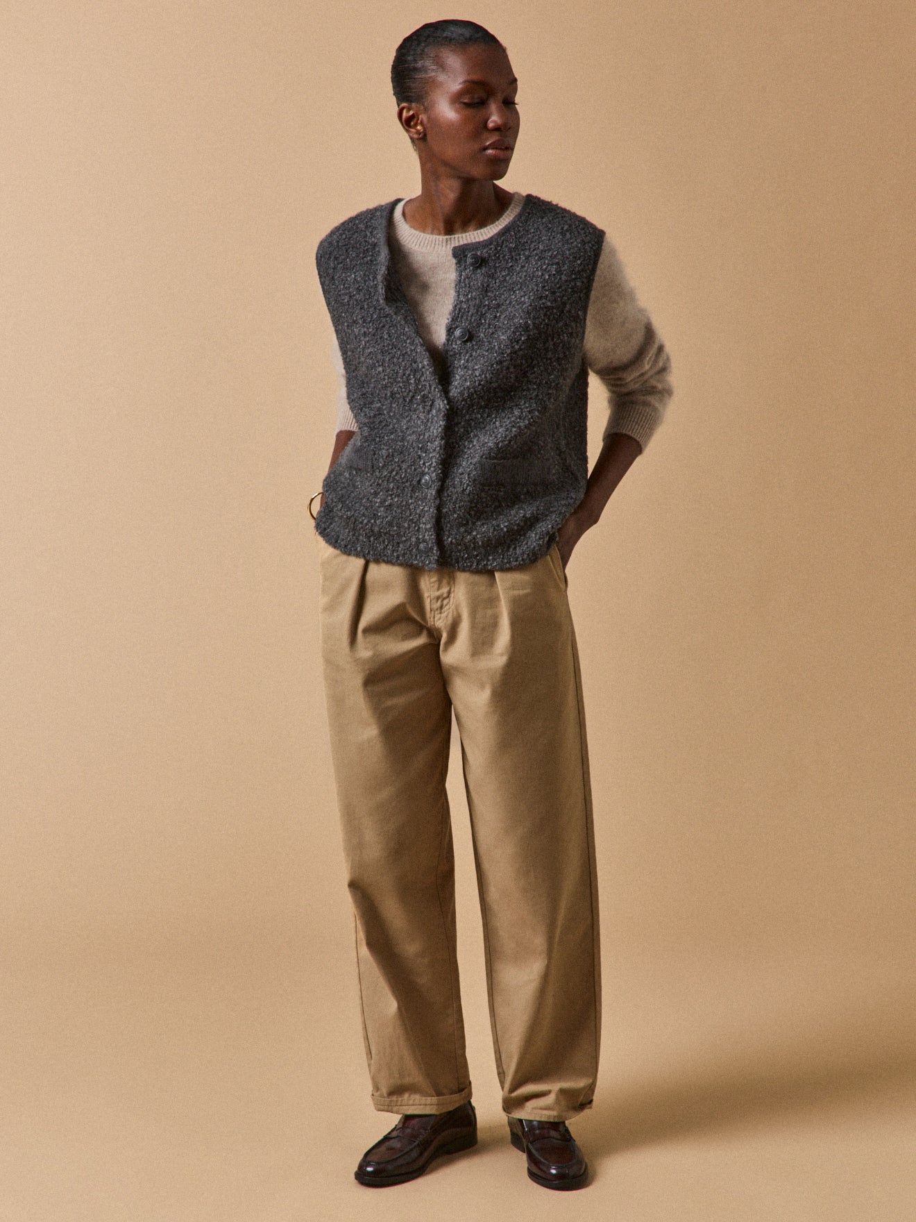 Women's sleeveless bouclé knit sweater - Image 5