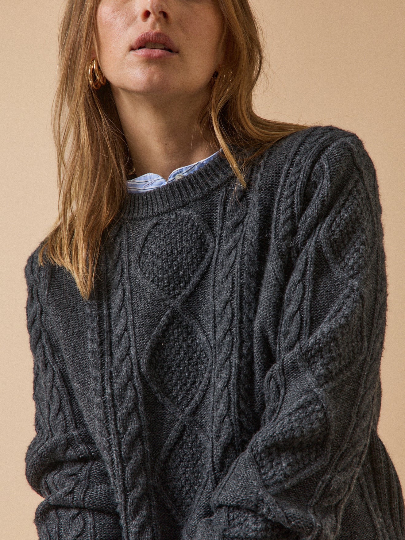 Women's cable-knit round-neck sweater - Image 4